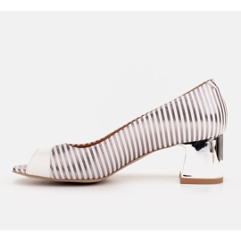 Marco Shoes Zapatos de salón con parte delantera abierta y tacón cromado plata 3