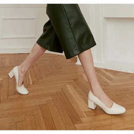 Marco Shoes Zapatos de salón blancos elegantes hechos de delicada piel natural 1