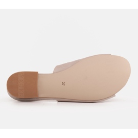 Marco Shoes Pantuflas de mujer elegantes con perlas y perforaciones beige 7