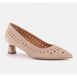 Marco Shoes Bombas de mujer con interesante perforación. beige 1