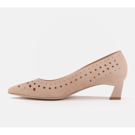 Marco Shoes Bombas de mujer con interesante perforación. beige 3