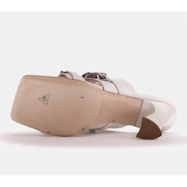 Marco Shoes Zapatillas de mujer de piel con cadena decorativa beige 7