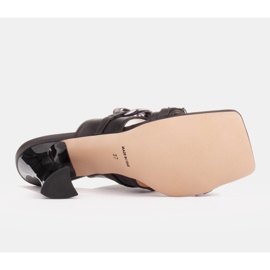 Marco Shoes Zapatillas de mujer de piel con cadena decorativa negro 6