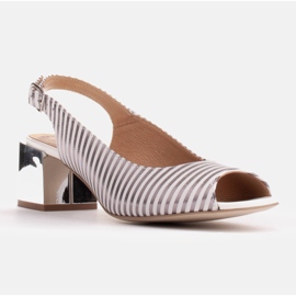 Marco Shoes Cómodas sandalias de mujer con cuero interesante. blanco multicolor plata 1