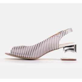 Marco Shoes Cómodas sandalias de mujer con cuero interesante. blanco multicolor plata 3
