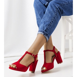 Bombas rojas en el puesto de Harvey rojo 1