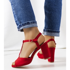 Bombas rojas en el puesto de Harvey rojo 2