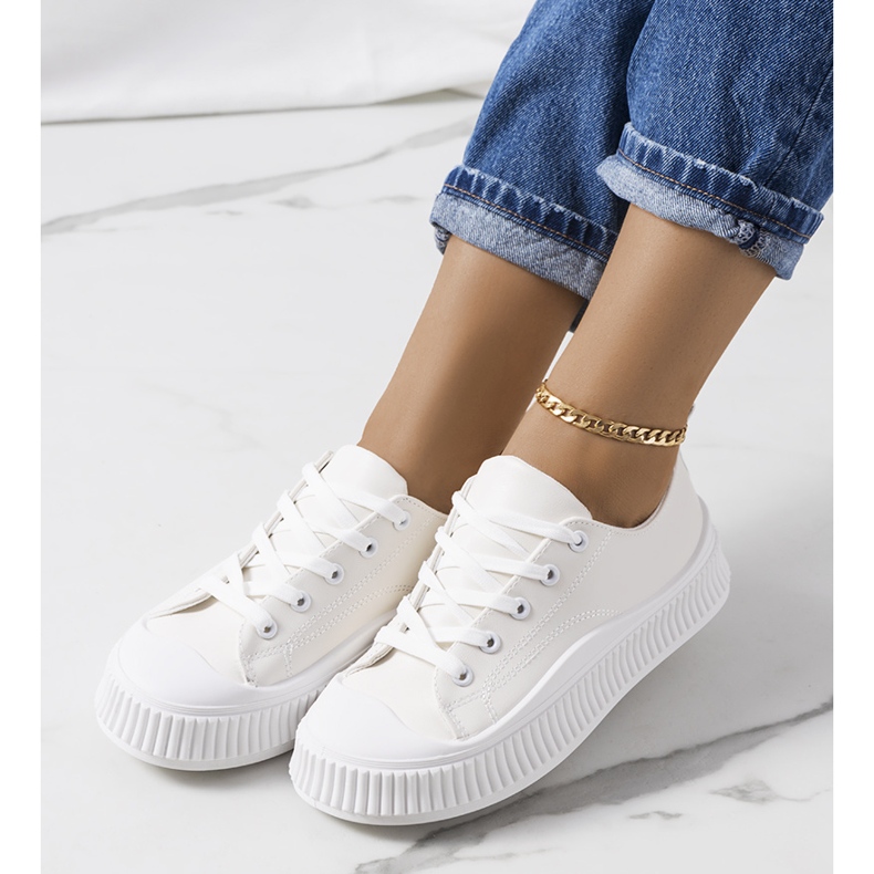 Zapatillas beige en la plataforma de Zargan 1 Zapatillas beige en la plataforma de Zargan 1