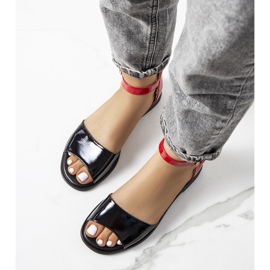 Sandalias lacadas en rojo y negro de Besselsen 1