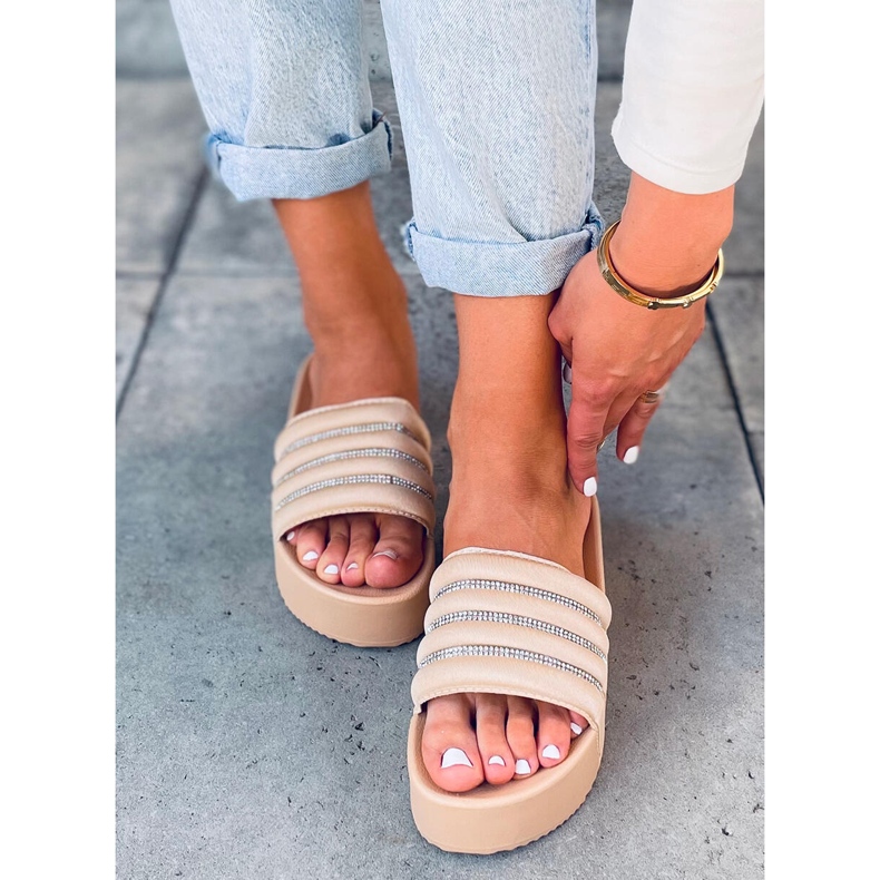 Babucha Leah Beige suela alta 1