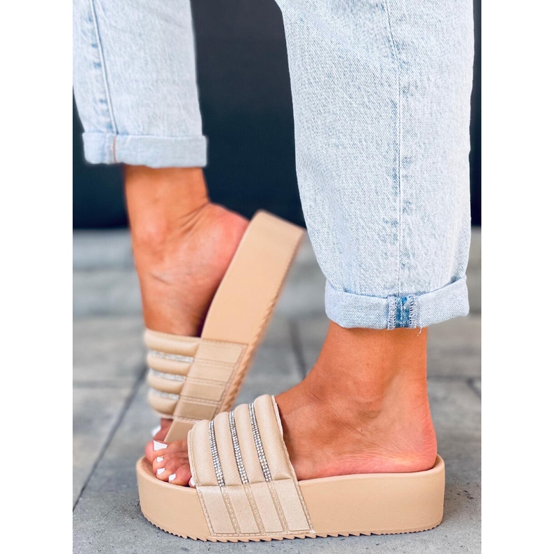 Babucha Leah Beige suela alta 2