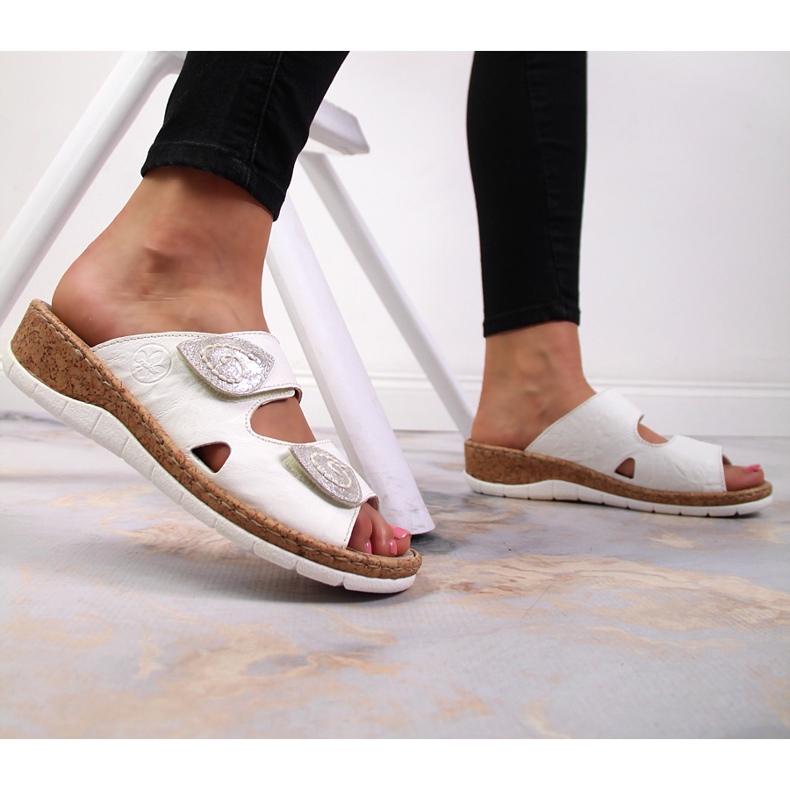 White Rieker V7151-80 zapatillas de estar por casa de piel para mujer con cuñas de velcro blanco 2
