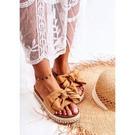 PG1 Pantuflas De Mujer En Una Plataforma Masiva Con Un Lazo Camel Macardi marrón 4