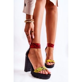 Sandalias de moda en una barra masiva Multikolor Elisen negro rojo amarillo 2