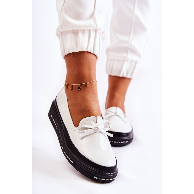 Vinceza Mocasines Mujer Lacados Con Cuña Blanco Volantes 1