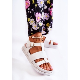 Sandalias de cuero en la plataforma blanca de Tessy blanco 9