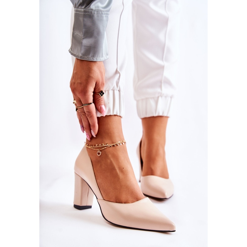 PA2 Bombas De Cuero De Moda En Una Barra Beige Emoción 1