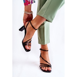Sandalias Clásicas Lacadas Negras Con Tacón Milani negro 4