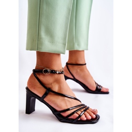 Sandalias Clásicas Lacadas Negras Con Tacón Milani negro 5