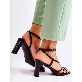 Sandalias Clásicas Lacadas Negras Con Tacón Milani negro 7