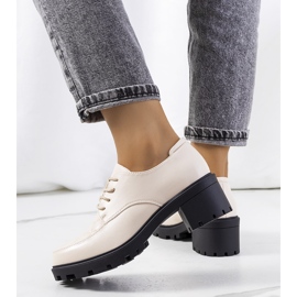 Zapatos de tacón beige de Landra 2