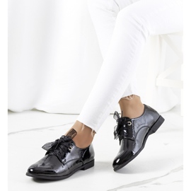 Zapatos lacados en negro de Swisher 1