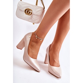Vinceza Salones De Piel En Una Barra En Spitz Beige Larea 1