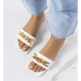 Babuchas elegantes blancas con cadena Cherell blanco 1