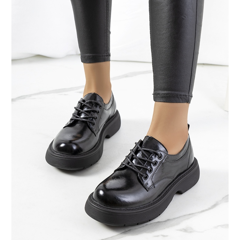 Zapatos negros con cordones en la plataforma Henris 1