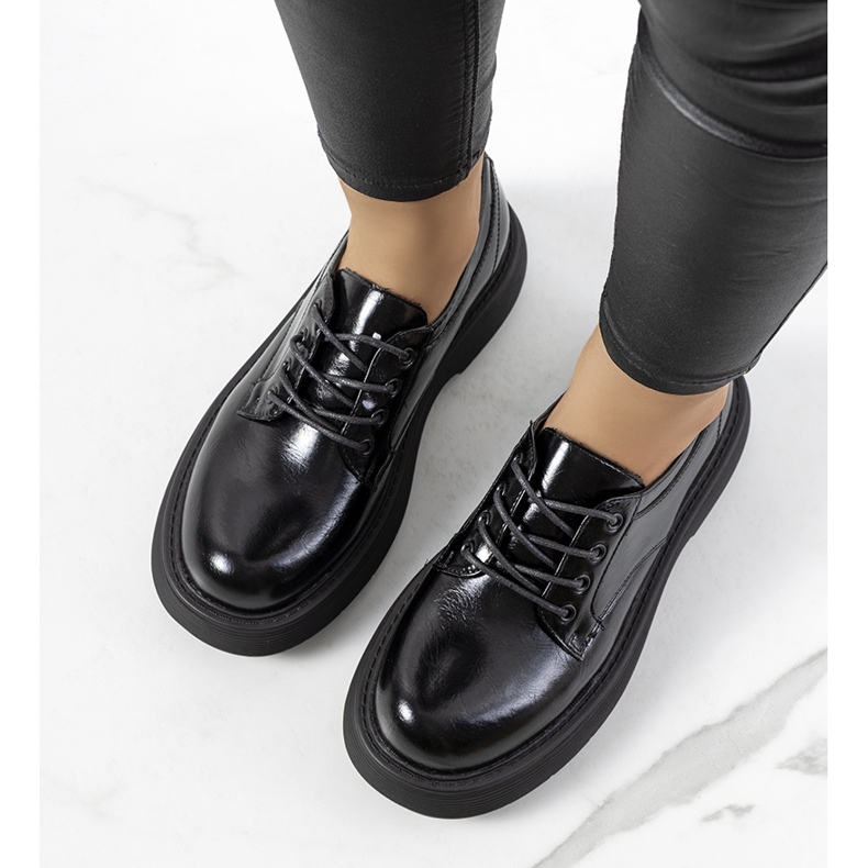 Zapatos negros con cordones en la plataforma Henris 2 Zapatos negros con cordones en la plataforma Henris 2