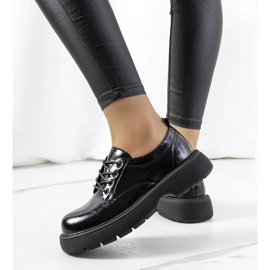 Zapatos negros con cordones en la plataforma Henris 3