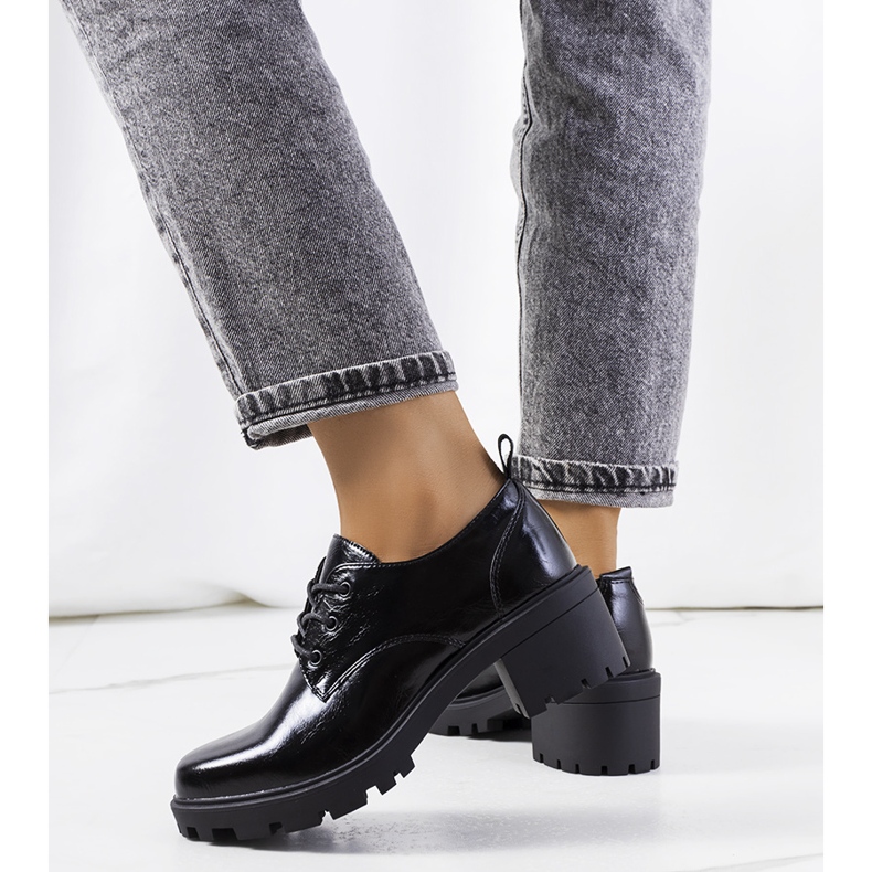 Zapatos de tacón negros de Vance. 1