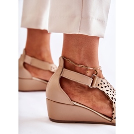 Sandalias Piel Caladas Sobre Cuña Beige Sellena 2