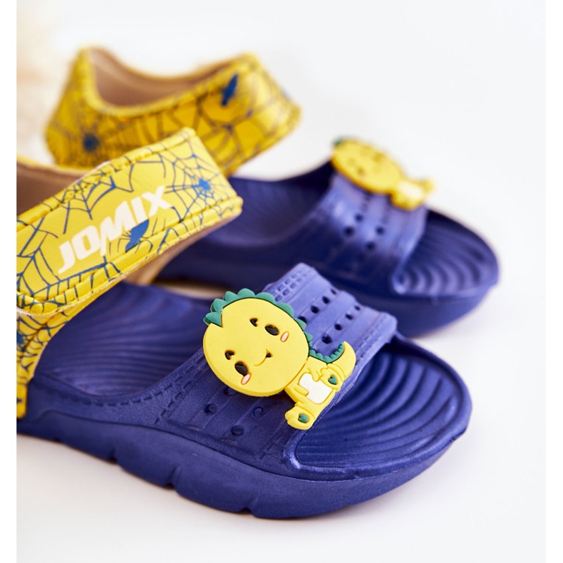 WJ1 Sandalias ligeras para niños con adornos de confianza en azul marino y amarillo. 2