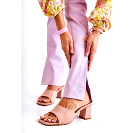Chanclas clásicas de cuero rosa nude con tacón alto rosado 1
