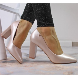 Bombas en el pilar beige perla Vinceza 3