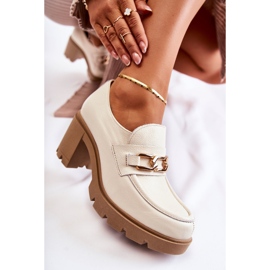 Zapatos de cuero en un pilar con una decoración dorada beige claro Mikeyla 8