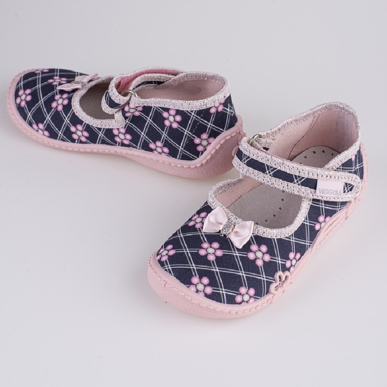 Pantuflas niña Viggami estampado Inka azul marino rosado 2