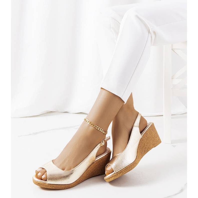 BM Sandalias cuña Beldes dorado 1