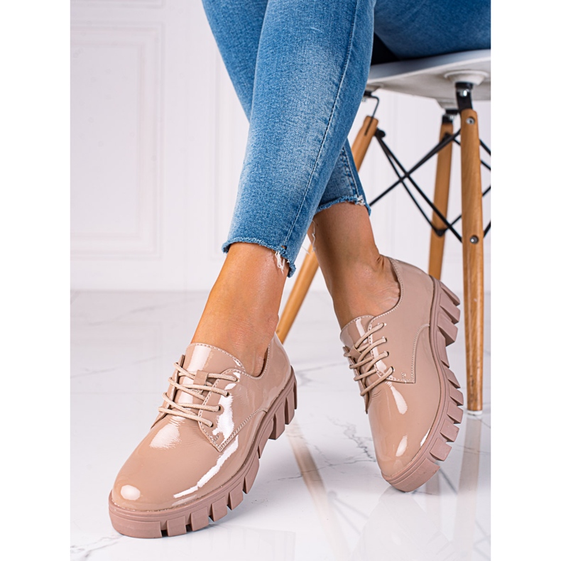 Zapatos vinceza barniz beige 1