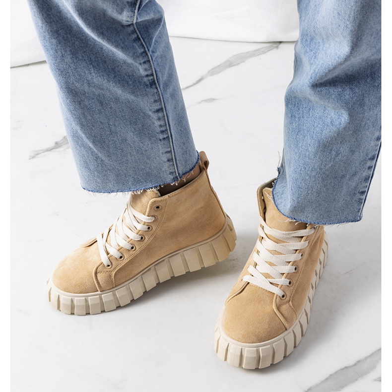 Zapatillas beige en la plataforma Christal 1