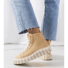 Zapatillas beige en la plataforma Christal 2