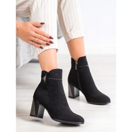 Botas negras clásicas en el puesto de Goodin negro 1