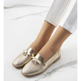 Mocasines calados dorados elaborados en piel curi natural 1