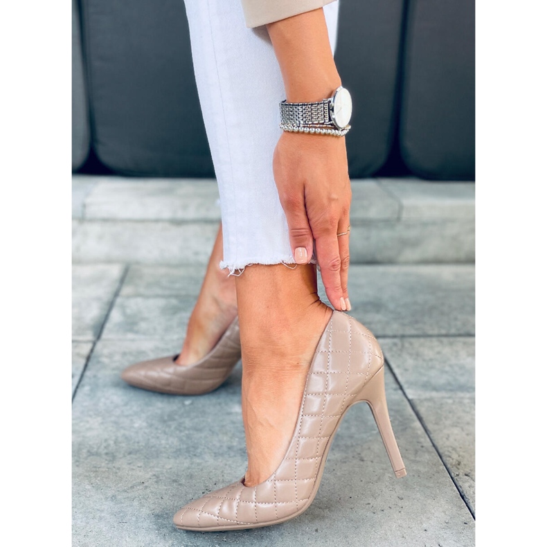 Stilettos de mujer Modi Khaki acolchados beige caqui 2 Stilettos de mujer Modi Khaki acolchados beige caqui 2
