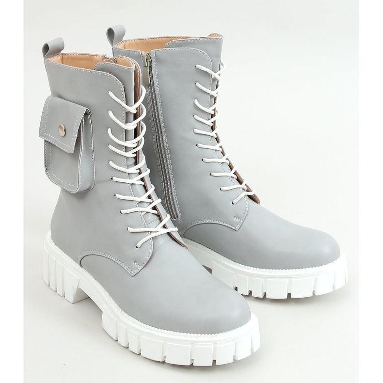 Trabajadores con cartera de Maruna L. GREY gris 1 Trabajadores con cartera de Maruna L. GREY gris 1