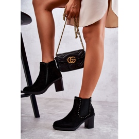 PG1 Botas de ante Cambia negras con tachuelas en un poste negro 5