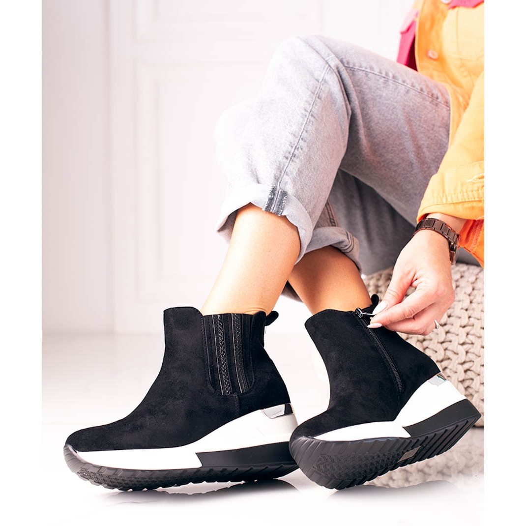 Botines deportivos de mujer con cuña Shelovet, fabricados en ante ecológico  negro - KeeShoes