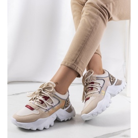 Zapatillas beige de Amarillo dorado 1 Zapatillas beige de Amarillo dorado 1