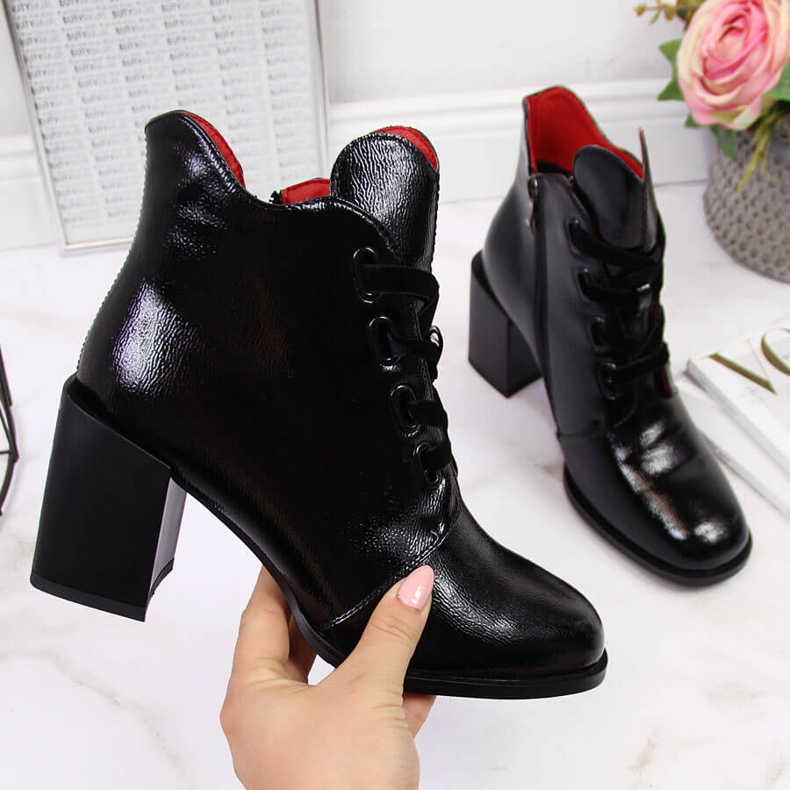 Botas de mujer Filippo lacadas en negro con tacón decorativo 2